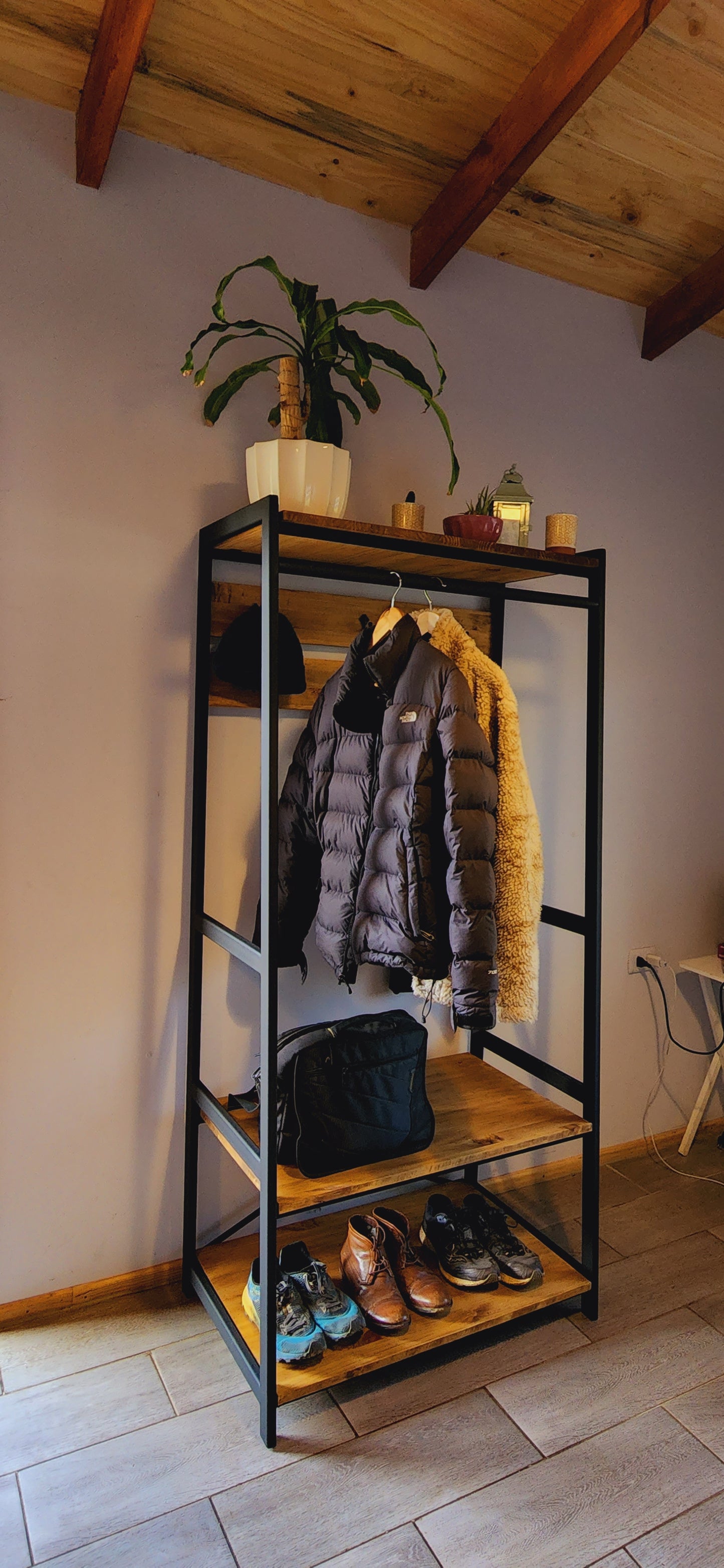 PERCHERO ZAPATERO – Diseño Alto, Estilizado y Multifuncional