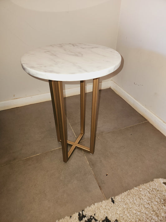 MESA LATERAL – Diámetro 35 cm – Mármol + Estructura Dorada