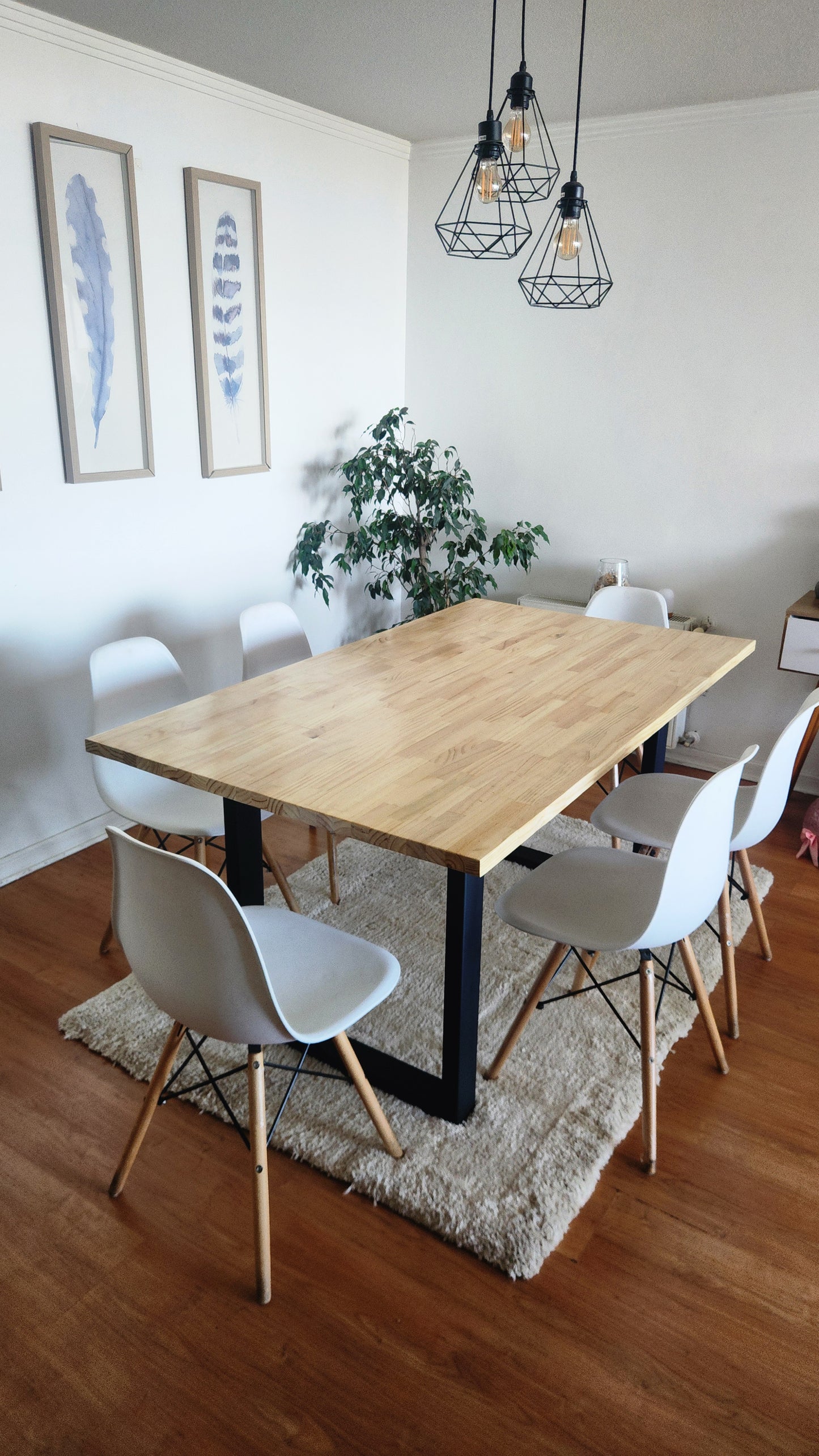 MESA DE COMEDOR – Pino Finger 29 mm + Vitrificado Natural + Base Metálica