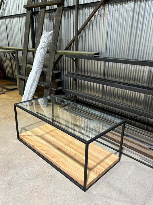 MESA DE CENTRO – Vidrio + Pino Oregón + Estructura Negra – Diseño Moderno & Cálido