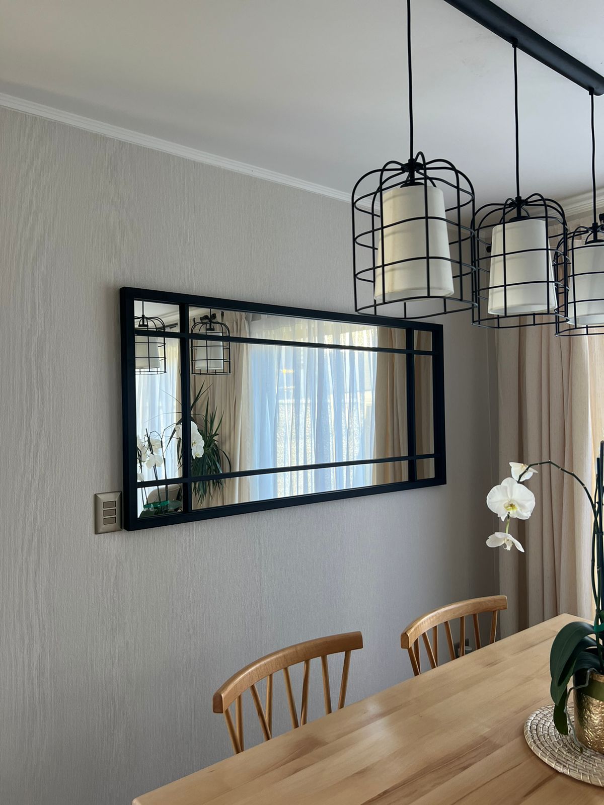 ESPEJO – Marco Negro con Diseño Modular Vertical