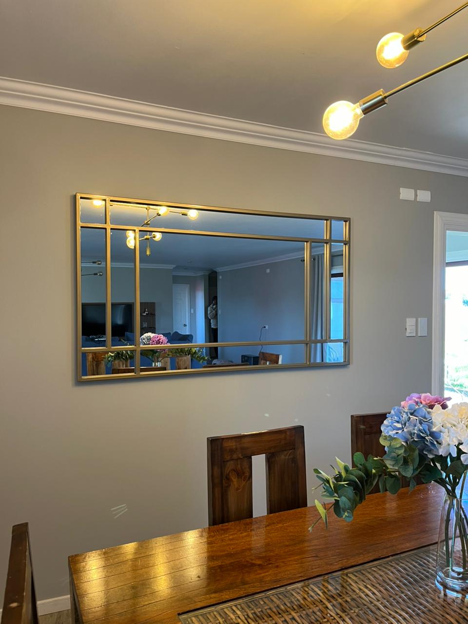 ESPEJO – Marco Negro con Divisiones Gruesas Estilo Arquitectónico