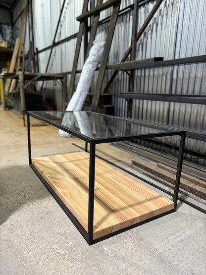 MESA DE CENTRO – Vidrio + Pino Oregón + Estructura Negra – Diseño Moderno & Cálido