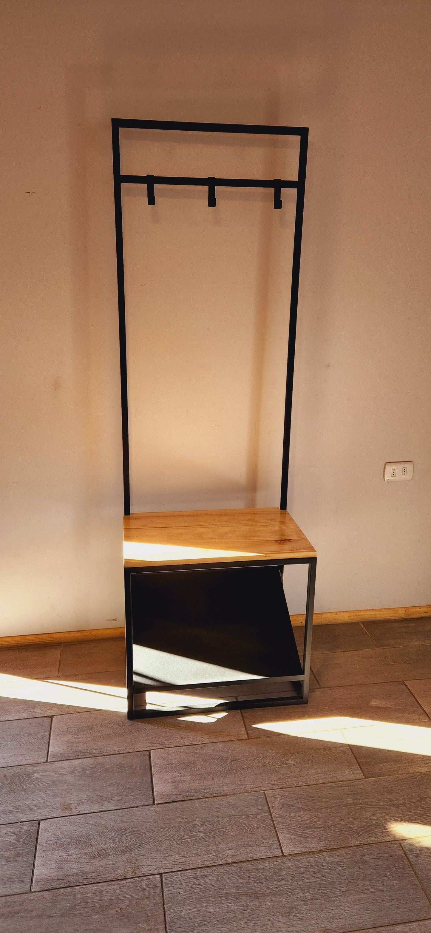 PERCHERO DE ENTRADA – Diseño Práctico y Elegante