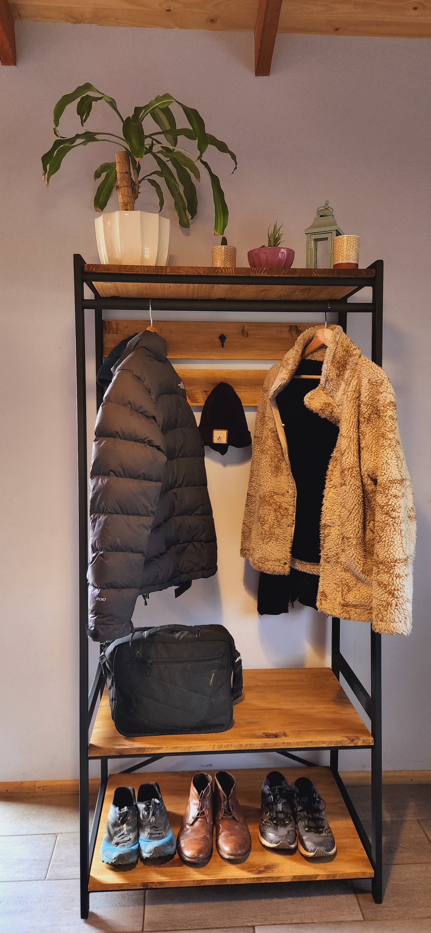 PERCHERO ZAPATERO – Diseño Alto, Estilizado y Multifuncional