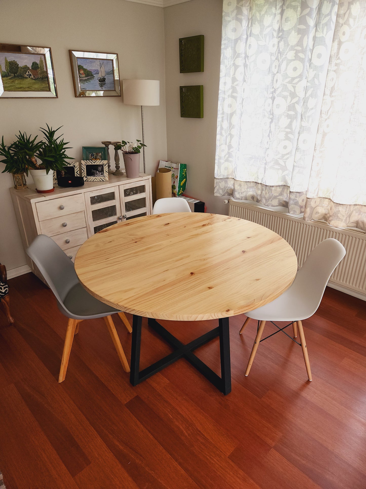 MESA DE COMEDOR REDONDA – 100 cm – Pino Radiata 30 mm + Base Metálica