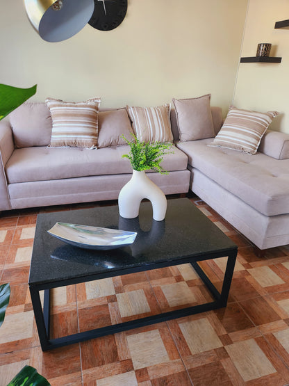 MESA DE CENTRO – Granito Negro + Estructura Metálica Negra