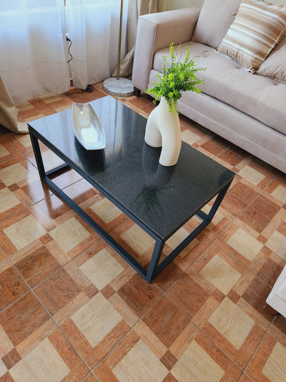 MESA DE CENTRO – Granito Negro + Estructura Metálica Negra