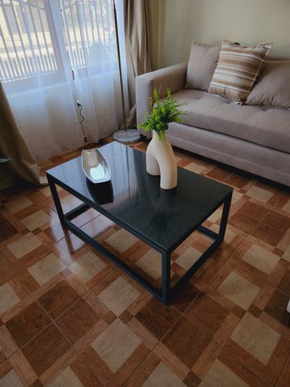 MESA DE CENTRO – Granito Negro + Estructura Metálica Negra