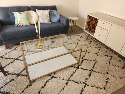MESA DE CENTRO 60×100×45 cm – Vidrio Templado + Mármol Carrara + Estructura Dorada