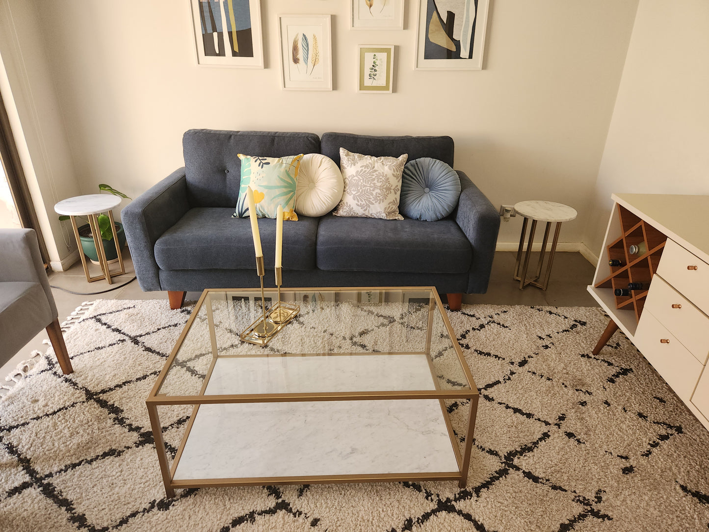 MESA DE CENTRO 60×100×45 cm – Vidrio Templado + Mármol Carrara + Estructura Dorada