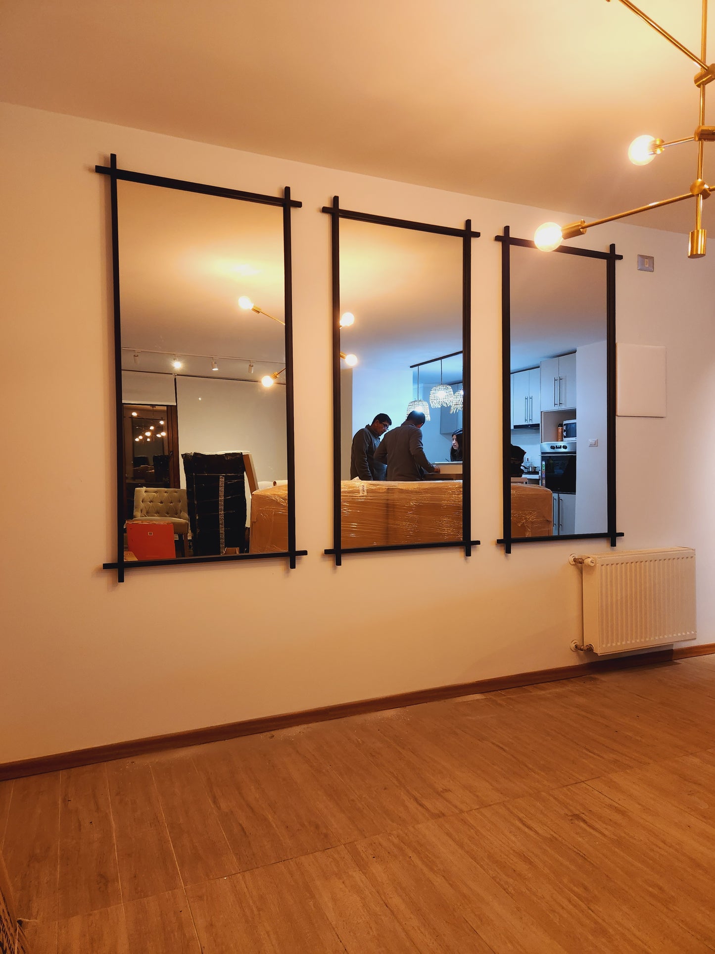 ESPEJO – Vertical Minimalista de Gran Altura para Espacios Amplios