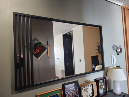 ESPEJO – Marco Negro con Diseño Lateral de Barras