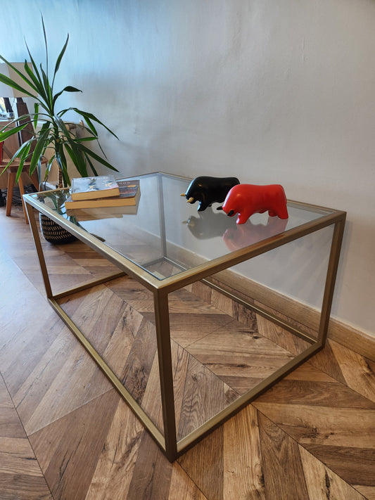 MESA DE CENTRO – Vidrio + Estructura Dorada – Diseño Minimalista Premium