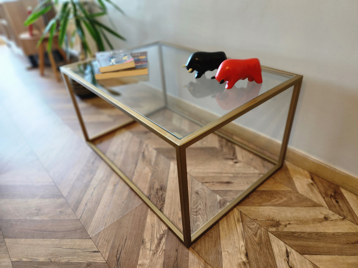 MESA DE CENTRO – Vidrio + Estructura Dorada – Diseño Minimalista Premium