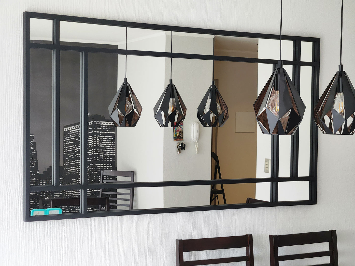 ESPEJO – Marco Negro con Divisiones Gruesas Estilo Arquitectónico