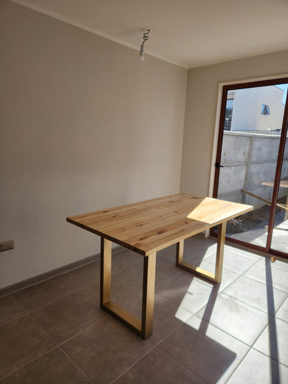 MESA DE COMEDOR – Pino Radiata 30 mm Vitrificado + Base Metálica en U