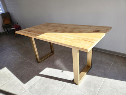 MESA DE COMEDOR – Pino Radiata 30 mm Vitrificado + Base Metálica en U