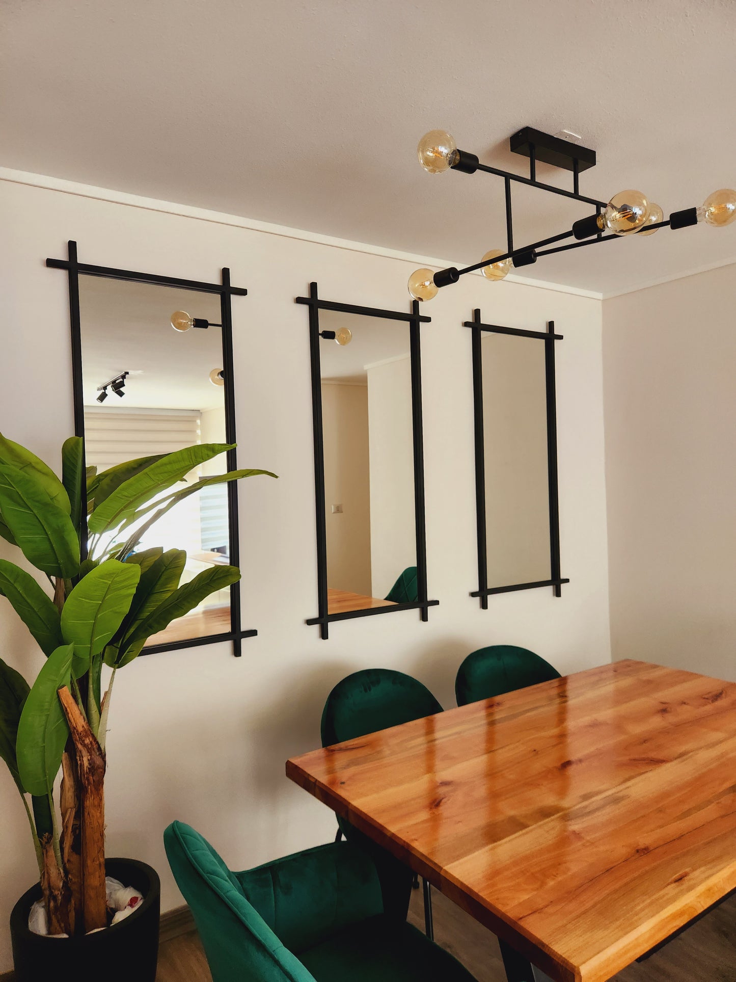 ESPEJO – Vertical Minimalista de Gran Altura para Espacios Amplios