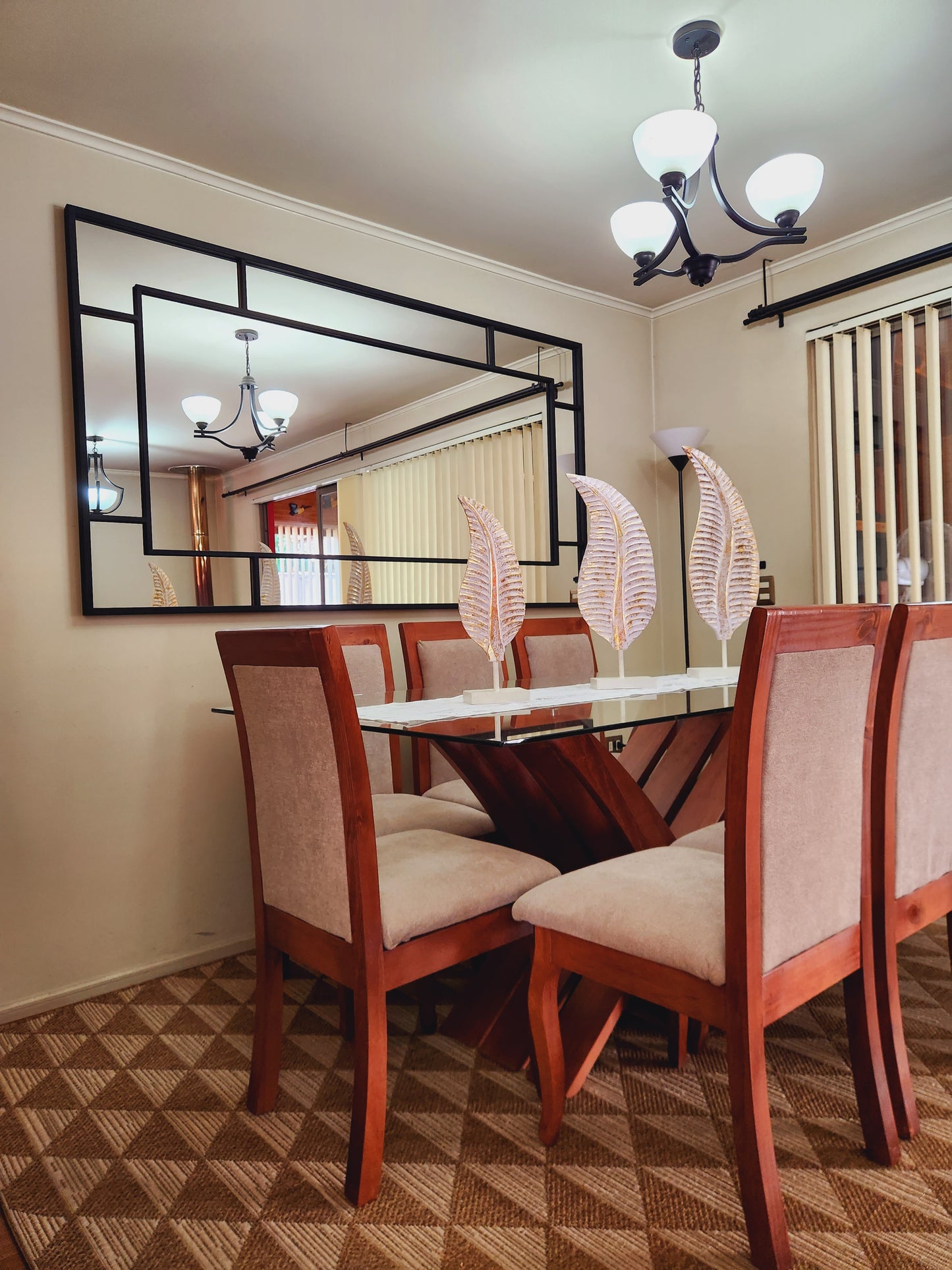 ESPEJO GEOMÉTRICO MODERNO – Marco Metálico Negro