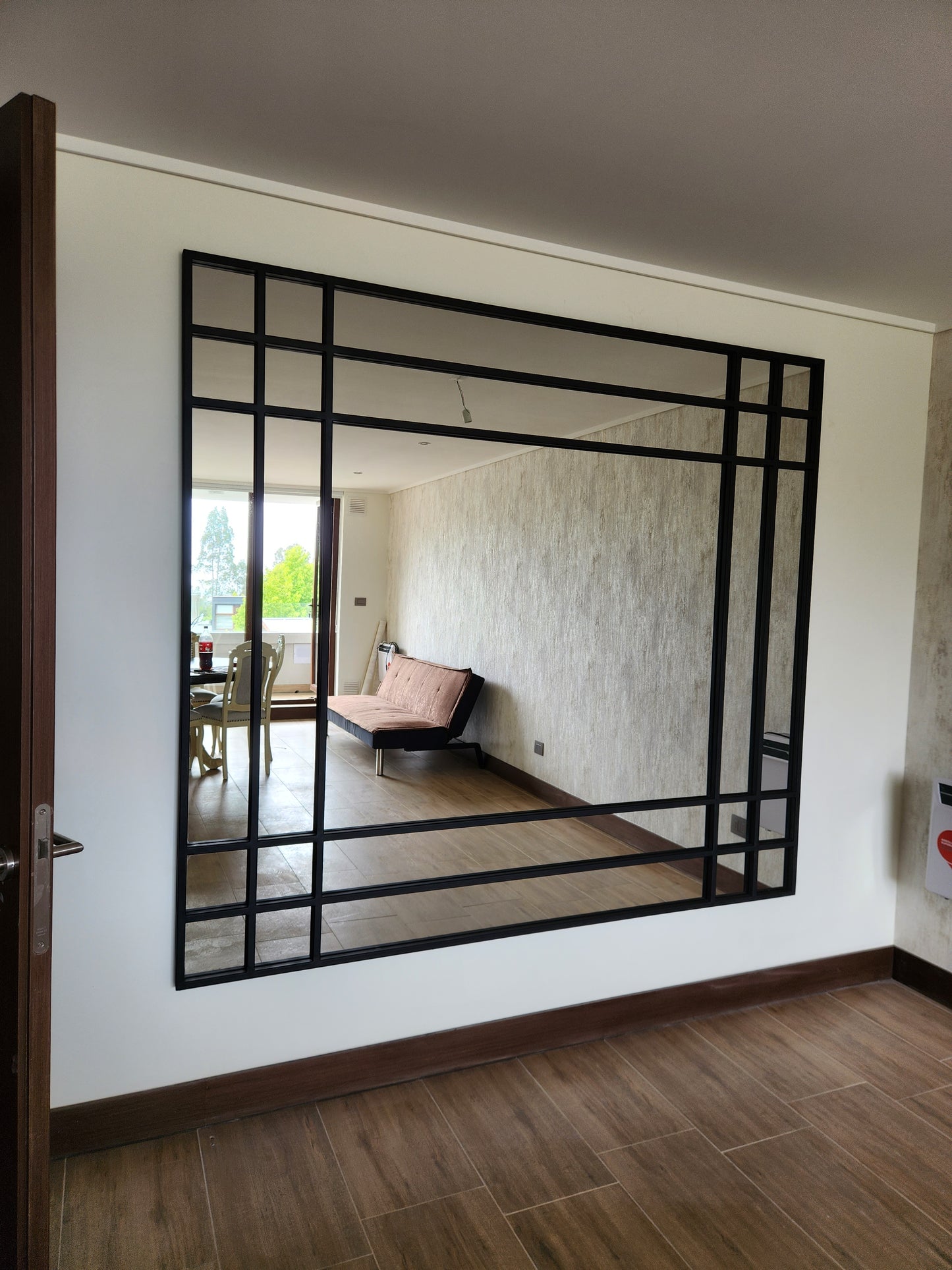 Espejo — Diseño Contemporáneo en Marco Metálico Negro