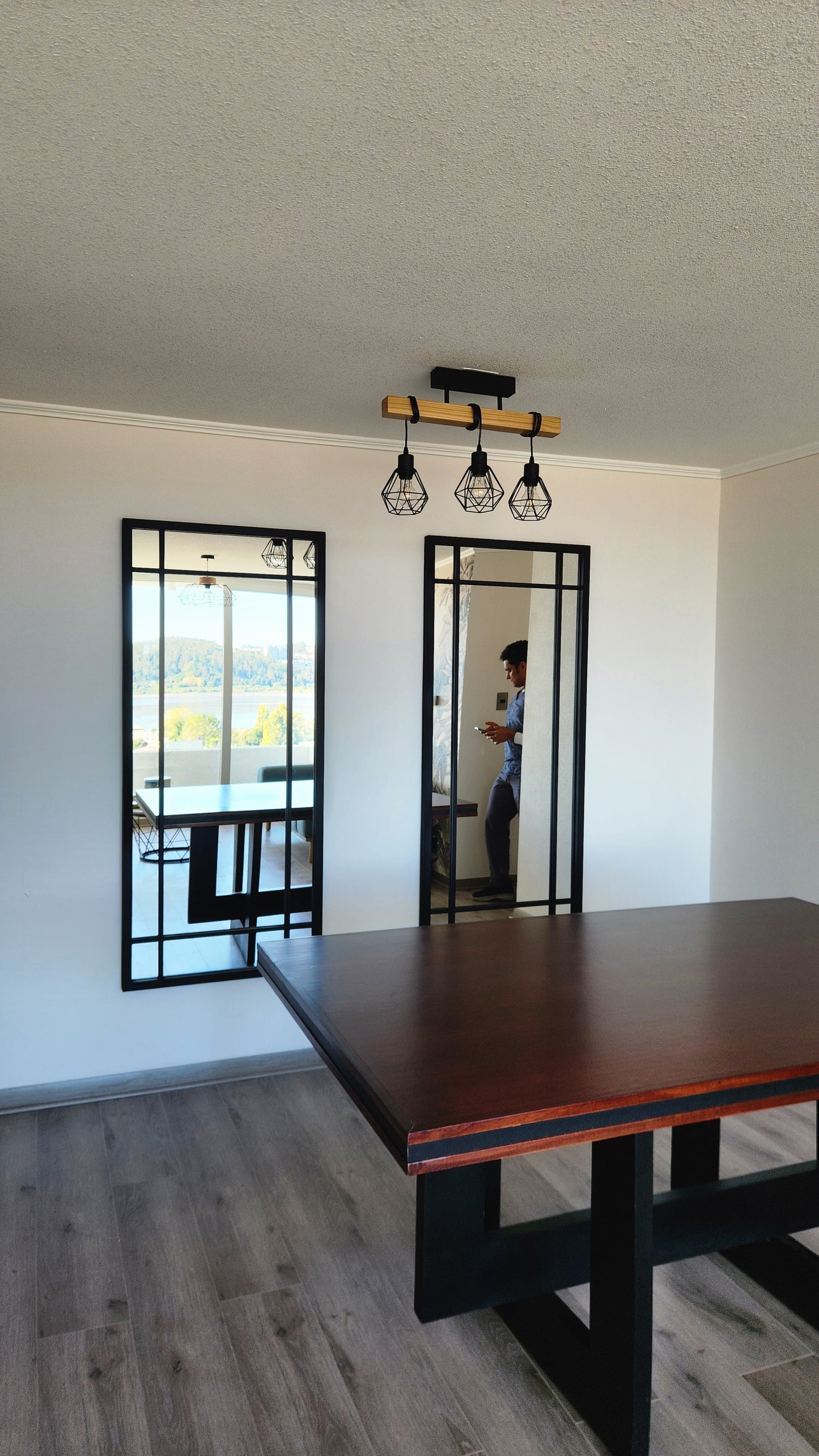 ESPEJO – Marco Negro con Diseño Modular Vertical