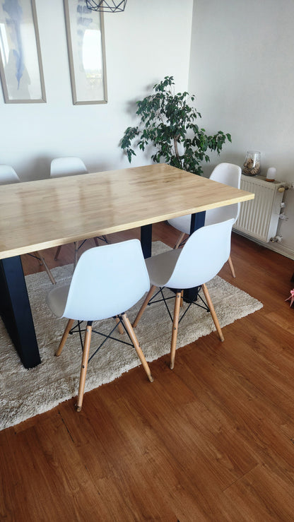 MESA DE COMEDOR – Pino Finger 29 mm + Vitrificado Natural + Base Metálica