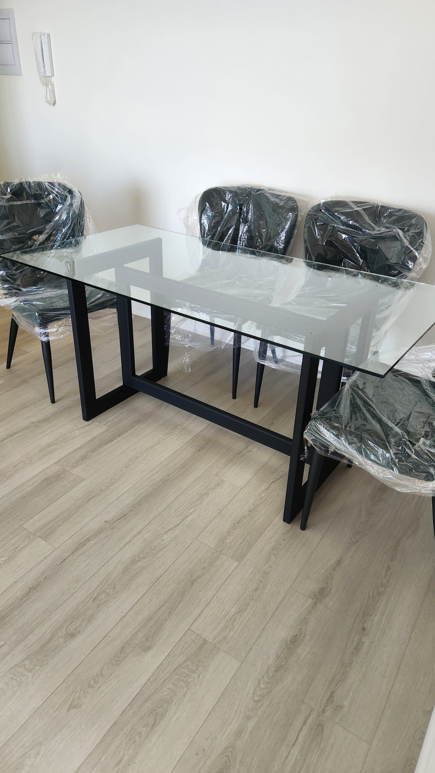 MESA DE COMEDOR – Vidrio Templado 10 mm + Base Metálica (Negro o Dorado)