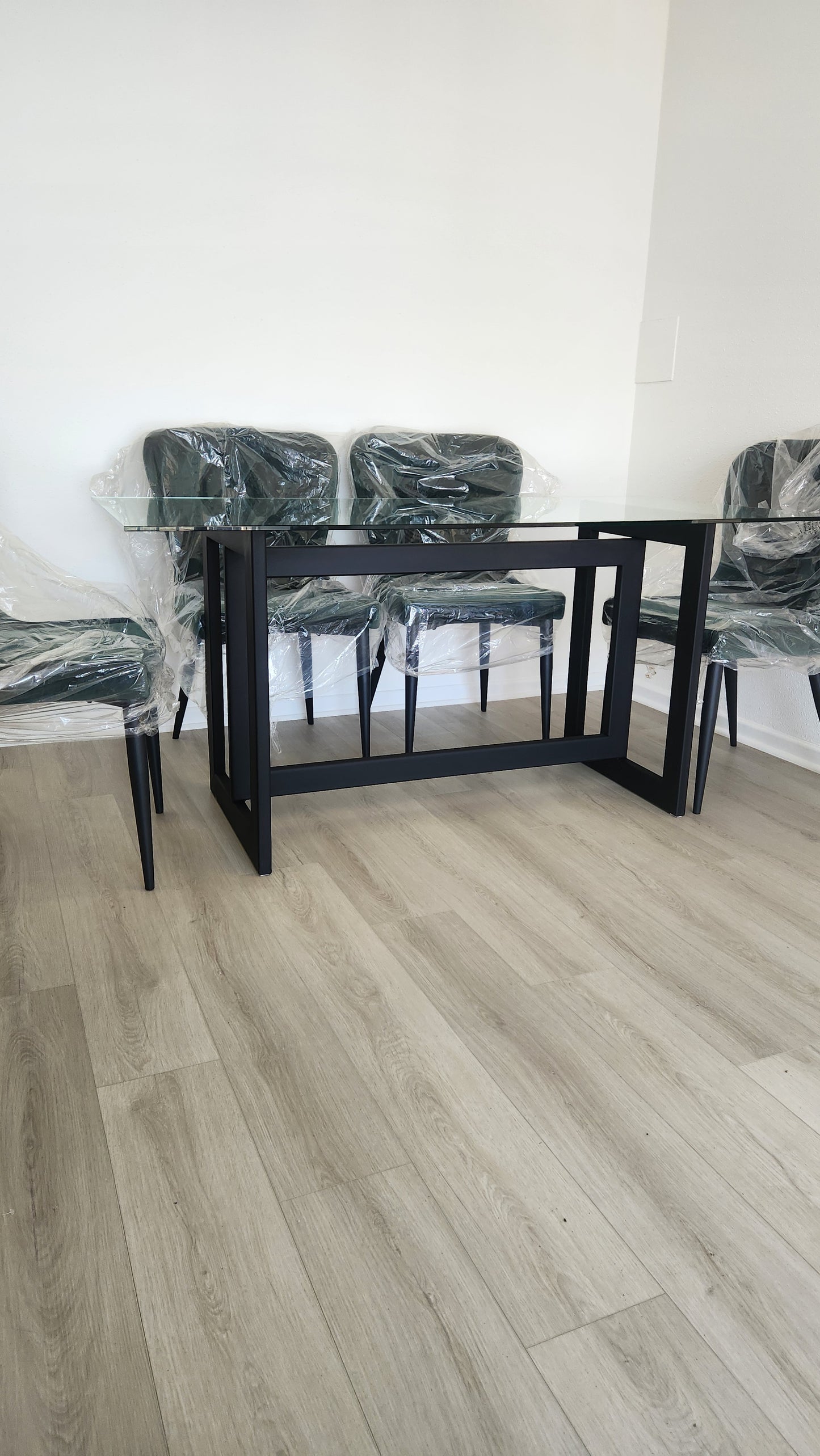 MESA DE COMEDOR – Vidrio Templado 10 mm + Base Metálica (Negro o Dorado)