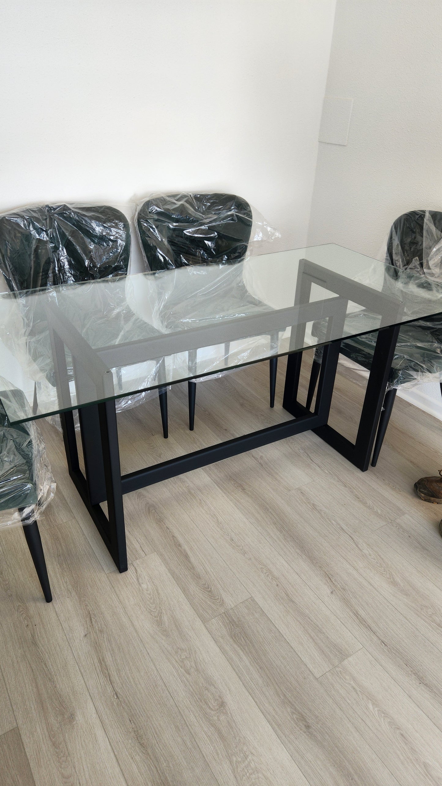 MESA DE COMEDOR – Vidrio Templado 10 mm + Base Metálica (Negro o Dorado)