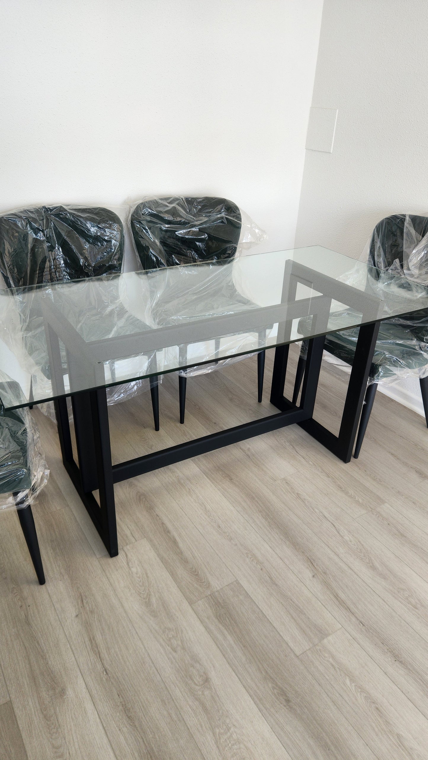 MESA DE COMEDOR – Vidrio Templado 10 mm + Base Metálica (Negro o Dorado)