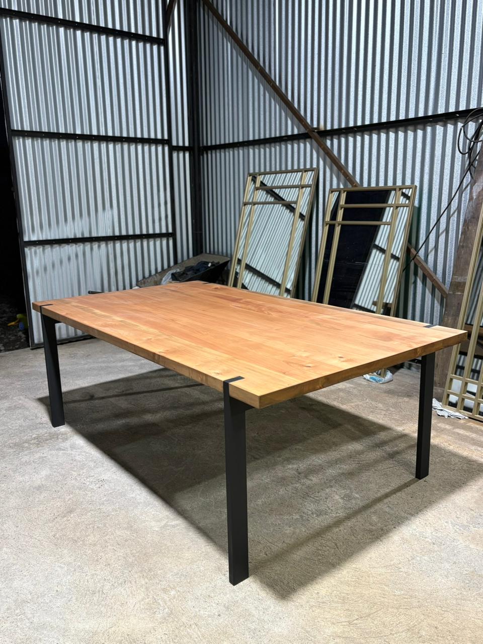 MESA DE RAULÍ – 45 mm Macizo + Base Metálica Premium