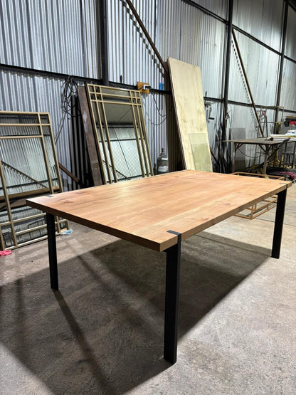 MESA DE RAULÍ – 45 mm Macizo + Base Metálica Premium