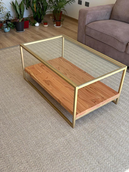 MESA DE CENTRO – Vidrio Templado + Pino Oregón + Estructura Dorada