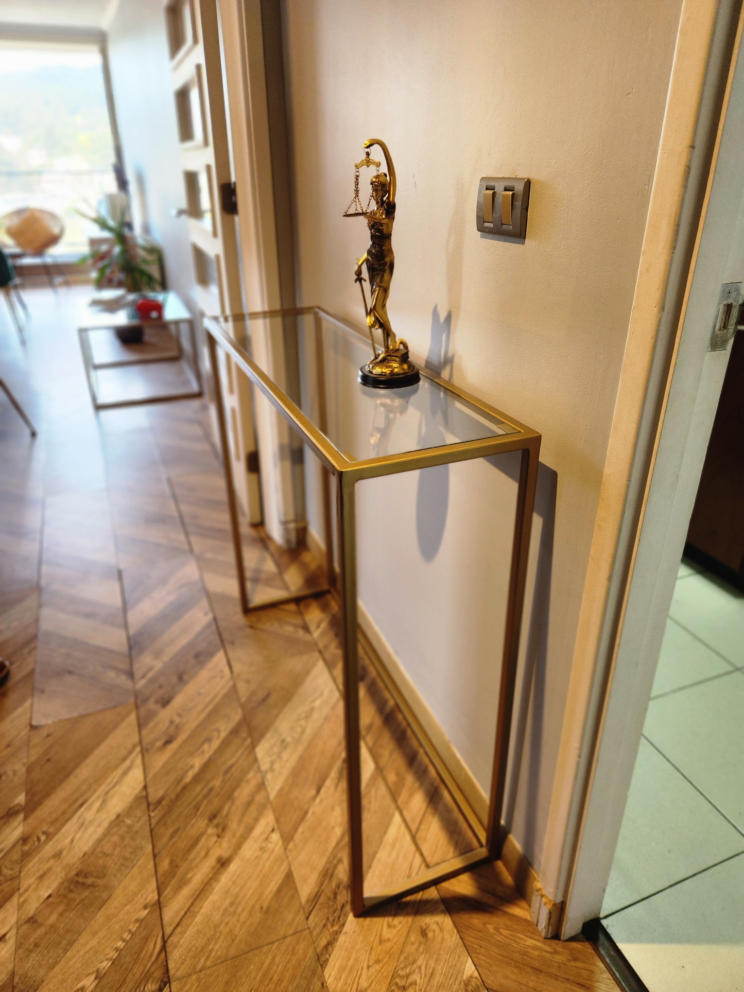 Arrimo 100×30×90 cm – Estructura Dorada + Cubierta de Vidrio