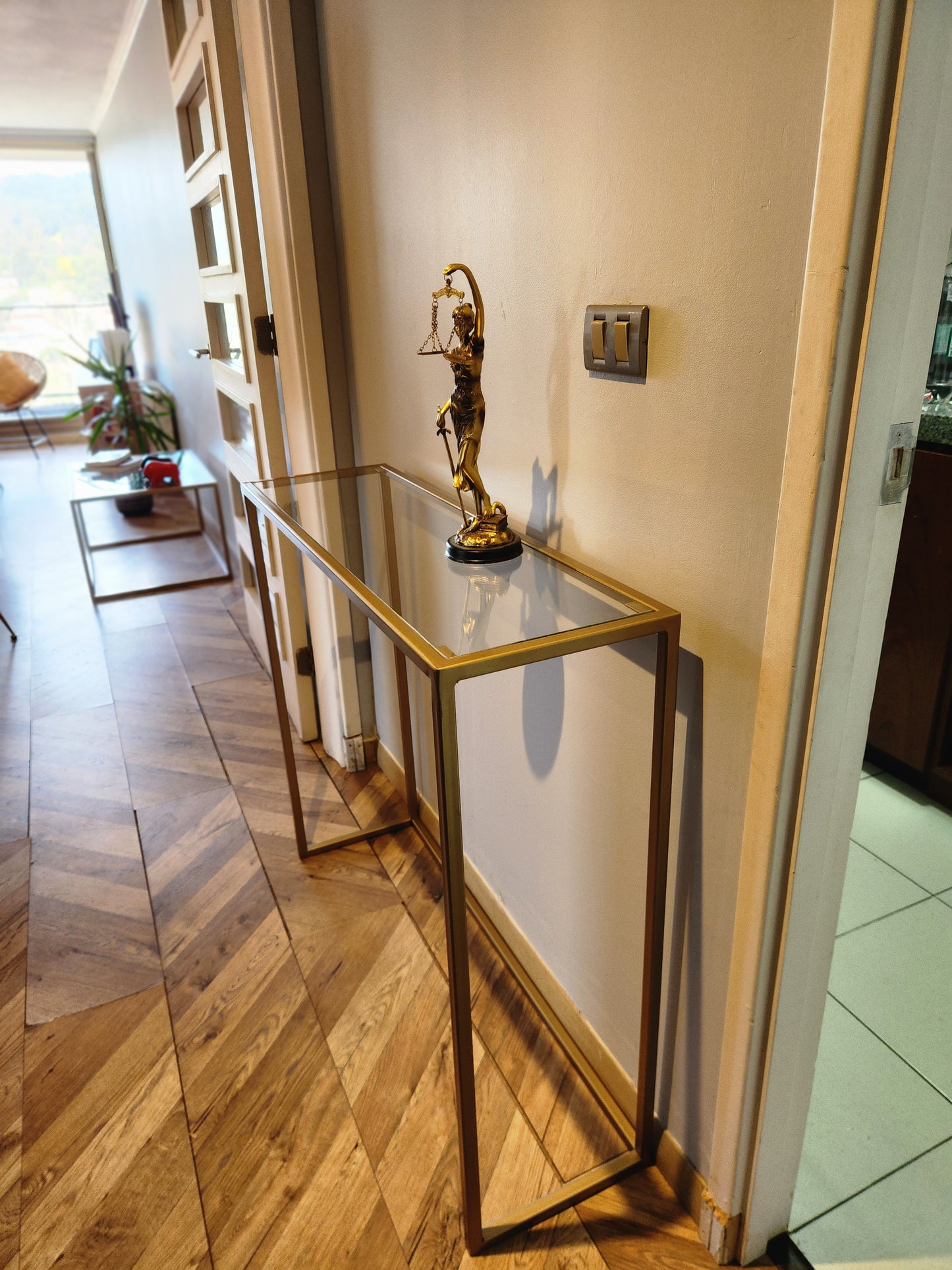 Arrimo 100×30×90 cm – Estructura Dorada + Cubierta de Vidrio