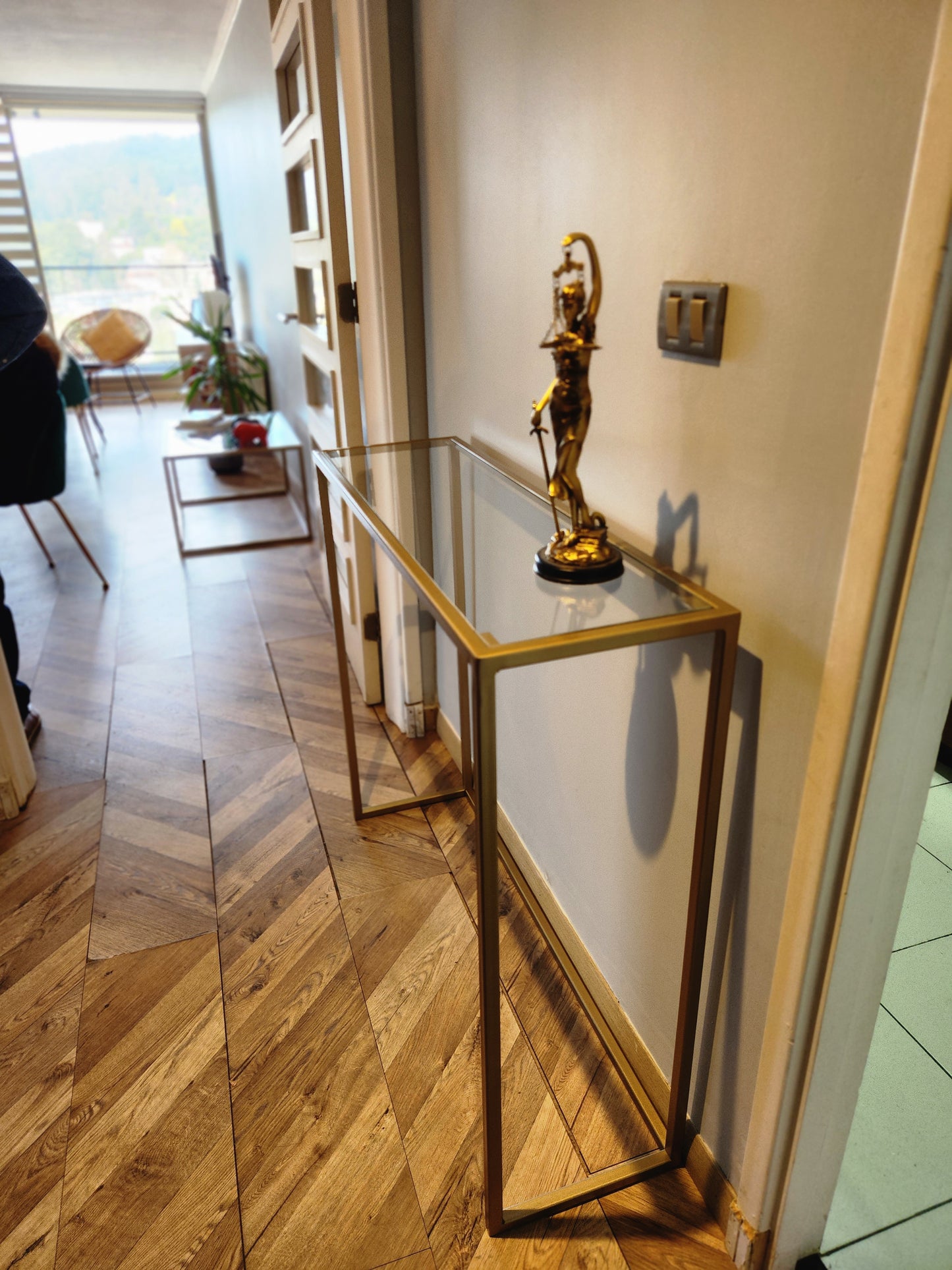 Arrimo 100×30×90 cm – Estructura Dorada + Cubierta de Vidrio