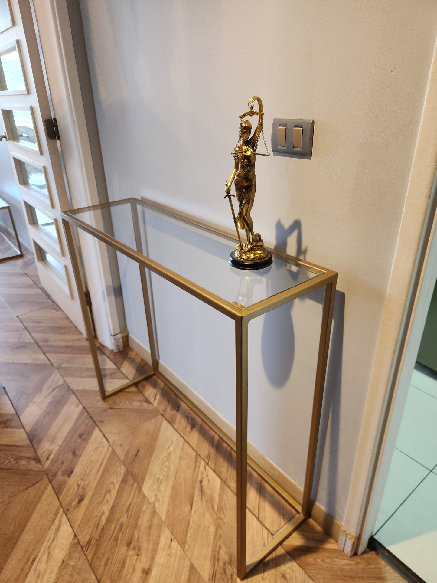 Arrimo 100×30×90 cm – Estructura Dorada + Cubierta de Vidrio