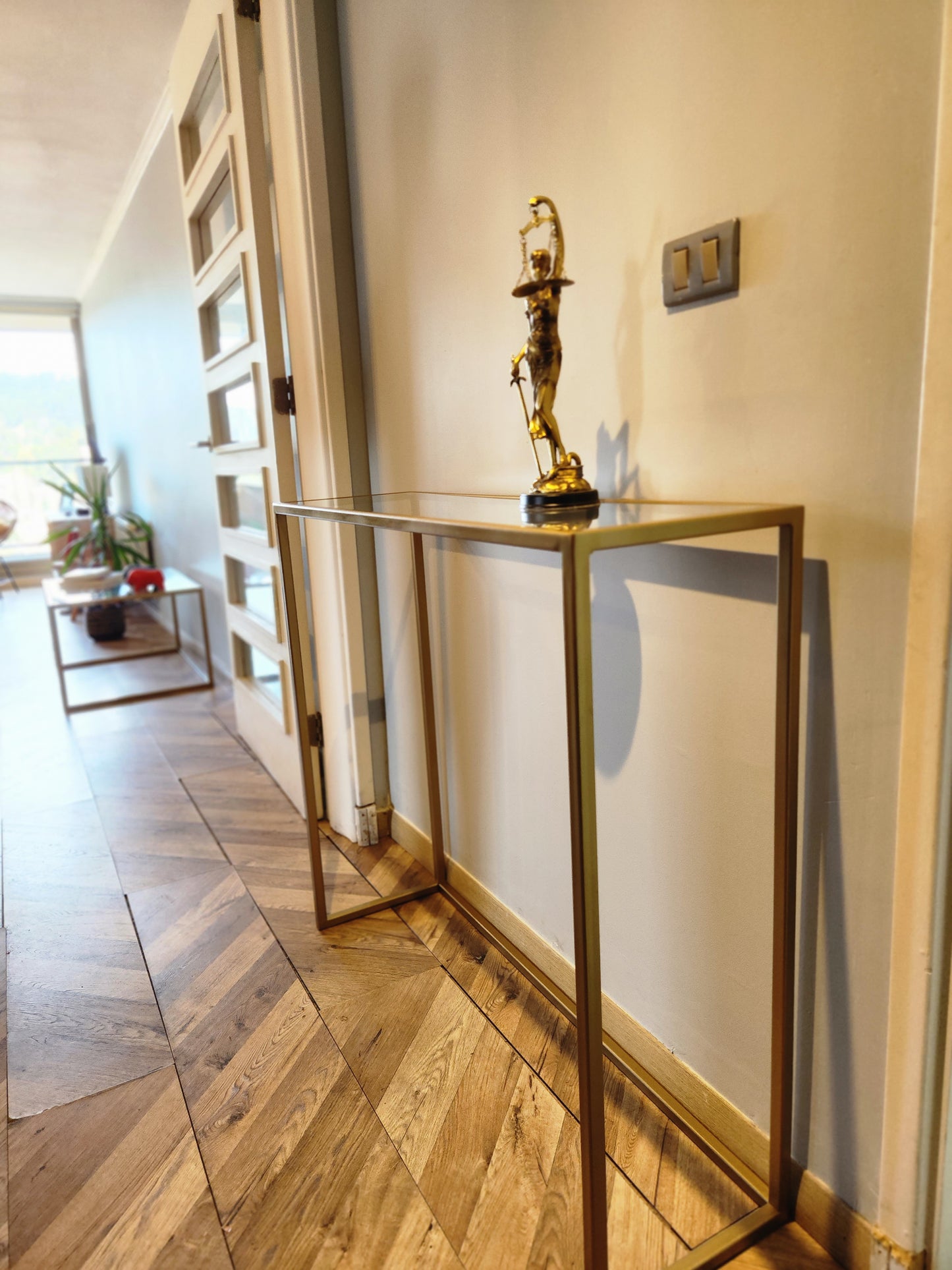 Arrimo 100×30×90 cm – Estructura Dorada + Cubierta de Vidrio