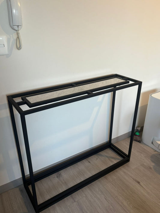 ARRIMO 25×100×90 cm – Cubierta de Mármol Carrara + Estructura Negra