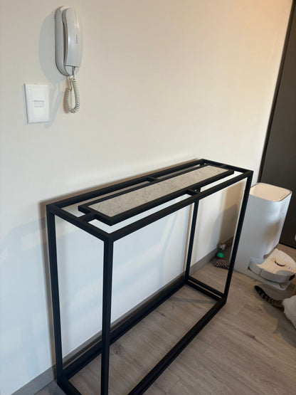 ARRIMO 25×100×90 cm – Cubierta de Mármol Carrara + Estructura Negra