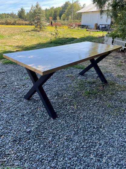 MESA DE COMEDOR MODELO X – Base Metálica + Cubierta en Pino Oregon o Radiata