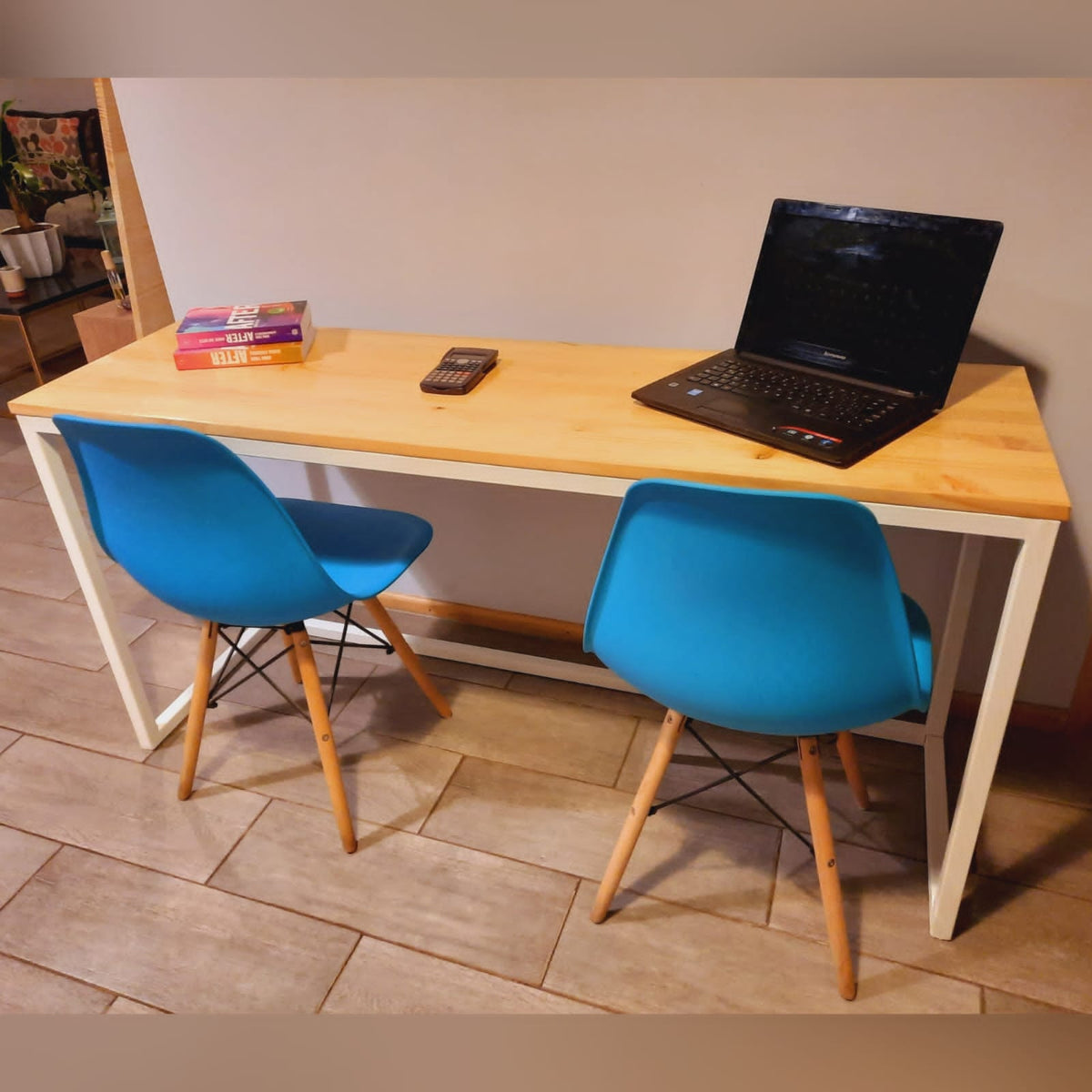 ESCRITORIO INFANTIL – 110×45×75 cm – Pino Radiata + Estructura Metálica - Vitrificado Natural / Blanco