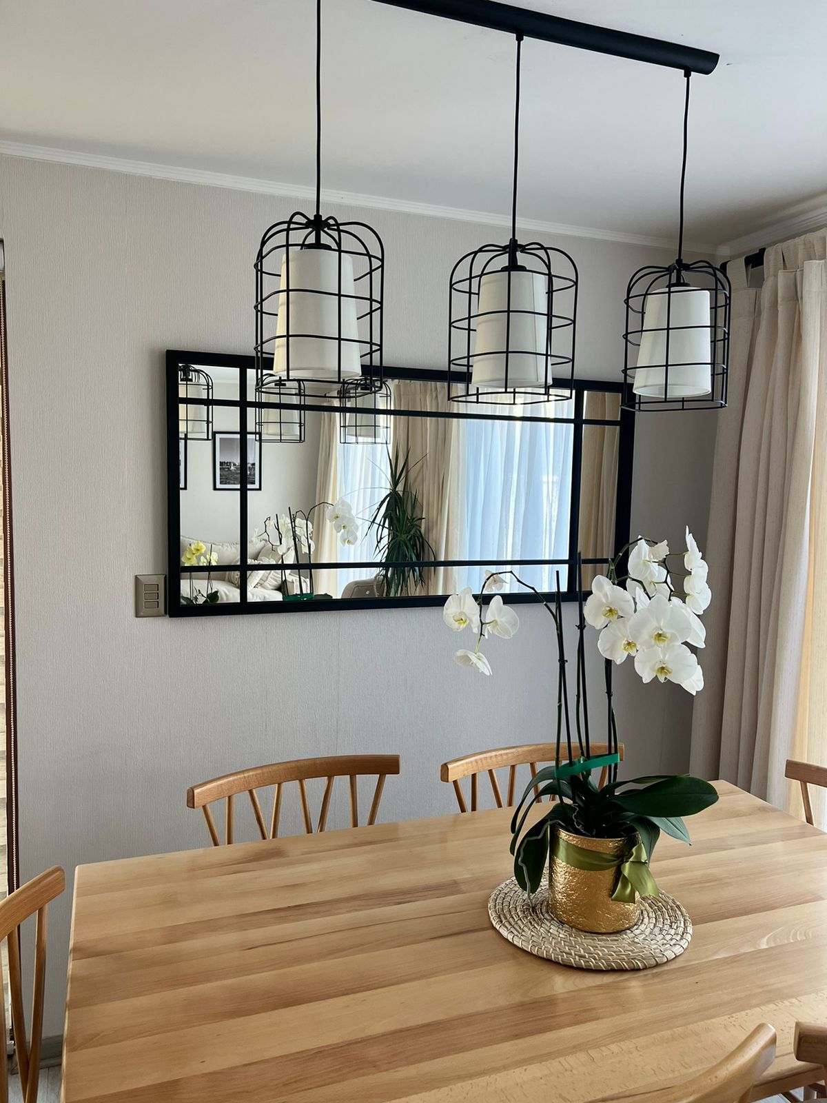 ESPEJO – Marco Negro con Diseño Modular Vertical