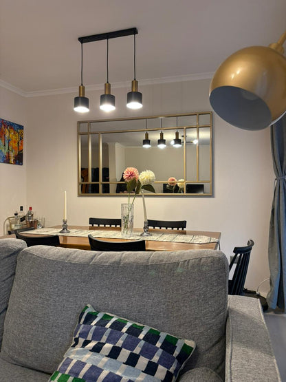 ESPEJO – Marco Negro con Divisiones Gruesas Estilo Arquitectónico