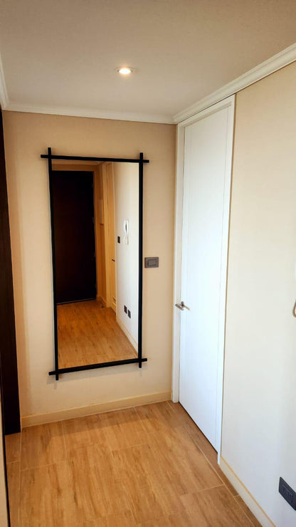 ESPEJO – Vertical Minimalista de Gran Altura para Espacios Amplios