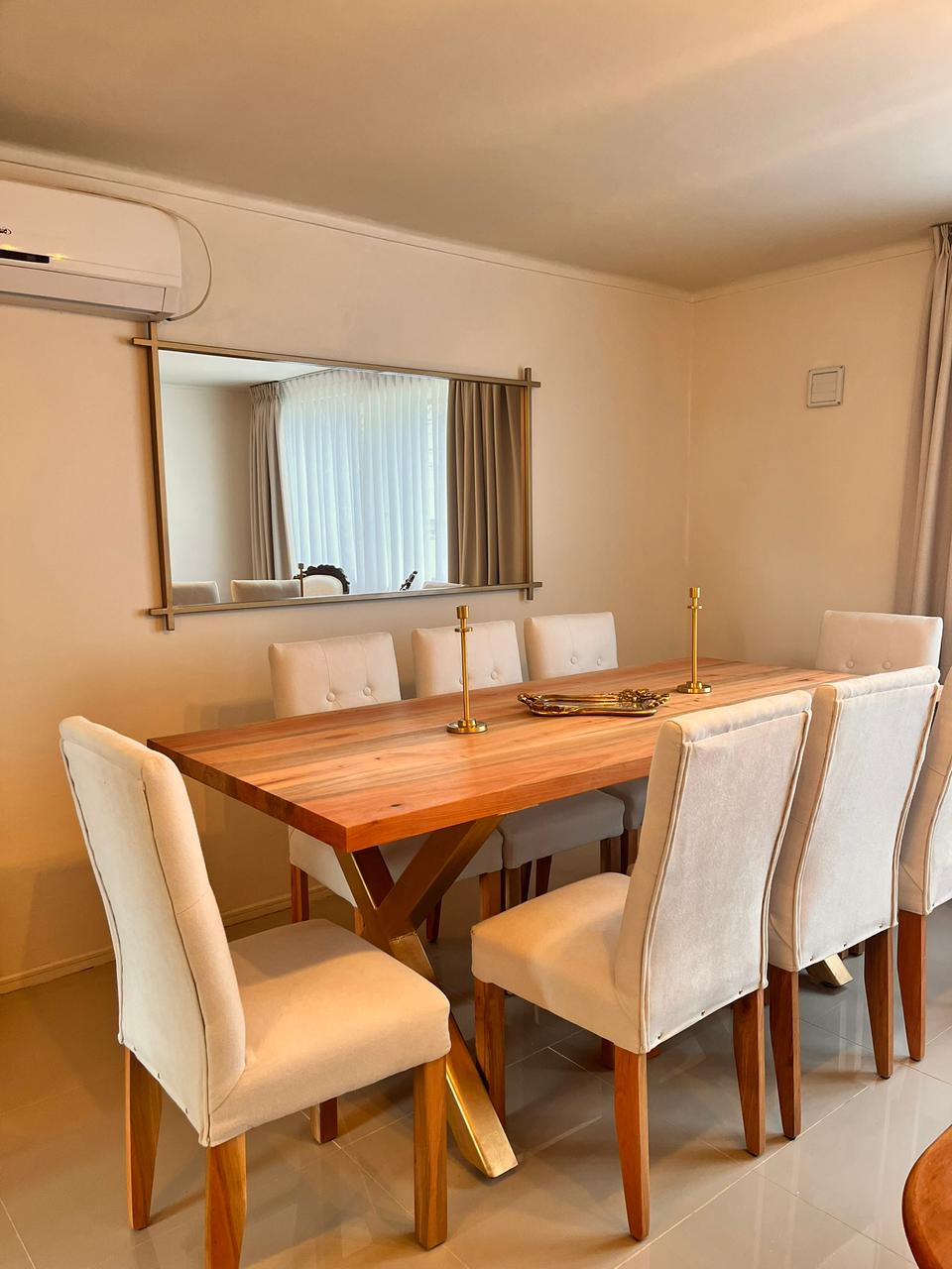 ESPEJO – Vertical Minimalista de Gran Altura para Espacios Amplios