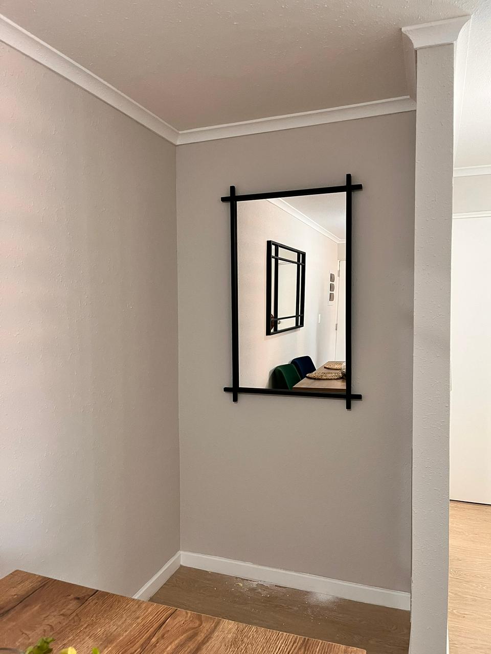 ESPEJO – Vertical Minimalista de Gran Altura para Espacios Amplios