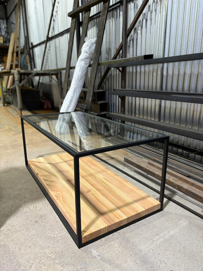 MESA DE CENTRO – Vidrio + Pino Oregón + Estructura Negra – Diseño Moderno & Cálido