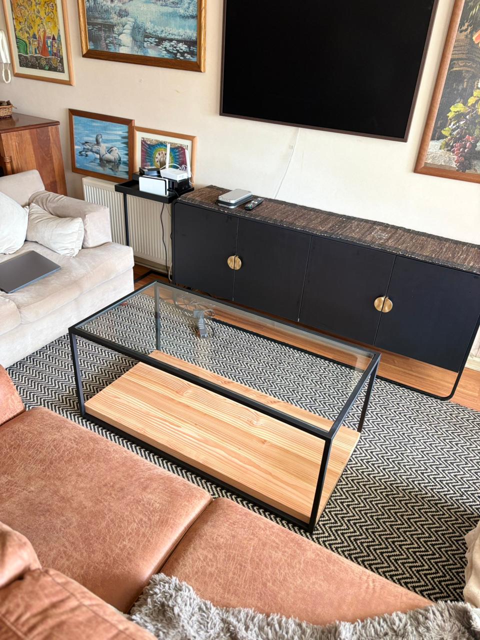 MESA DE CENTRO – Vidrio + Pino Oregón + Estructura Negra – Diseño Moderno & Cálido